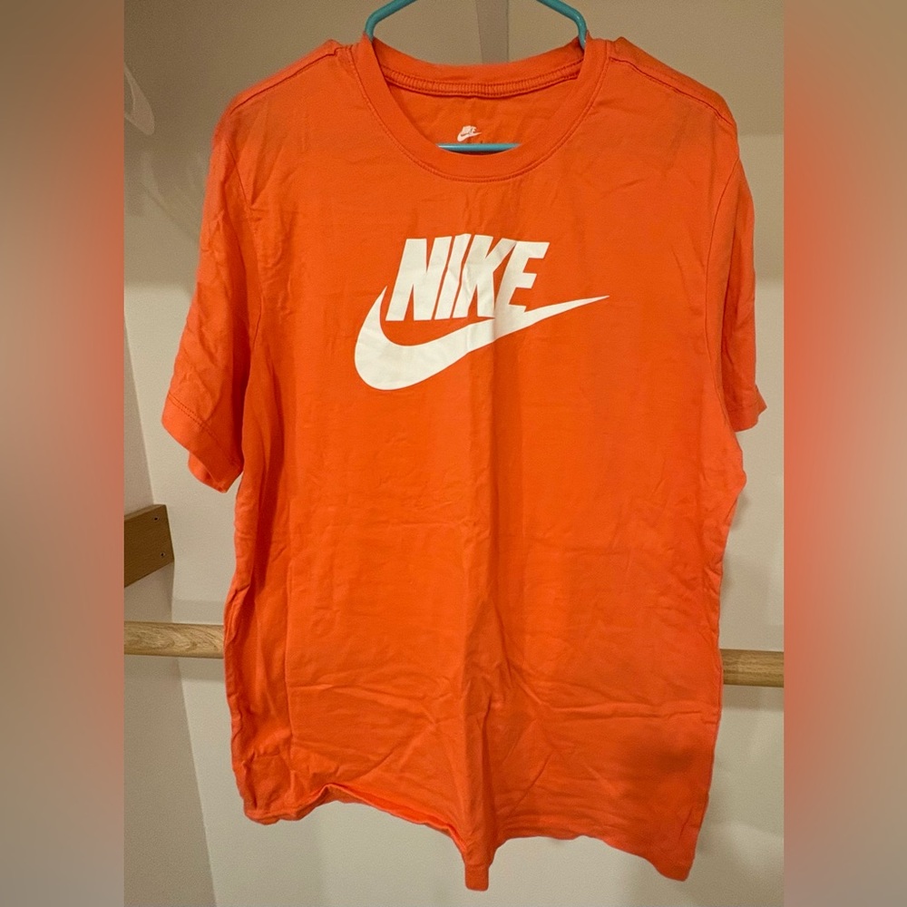 Nike Men’s Orange Tee